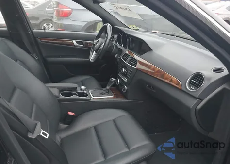 2013 Mercedes-Benz C 300 Luxury 4Matic/Sport 4Matic из США, поврежденный, VIN WDDGF8AB0DR263382